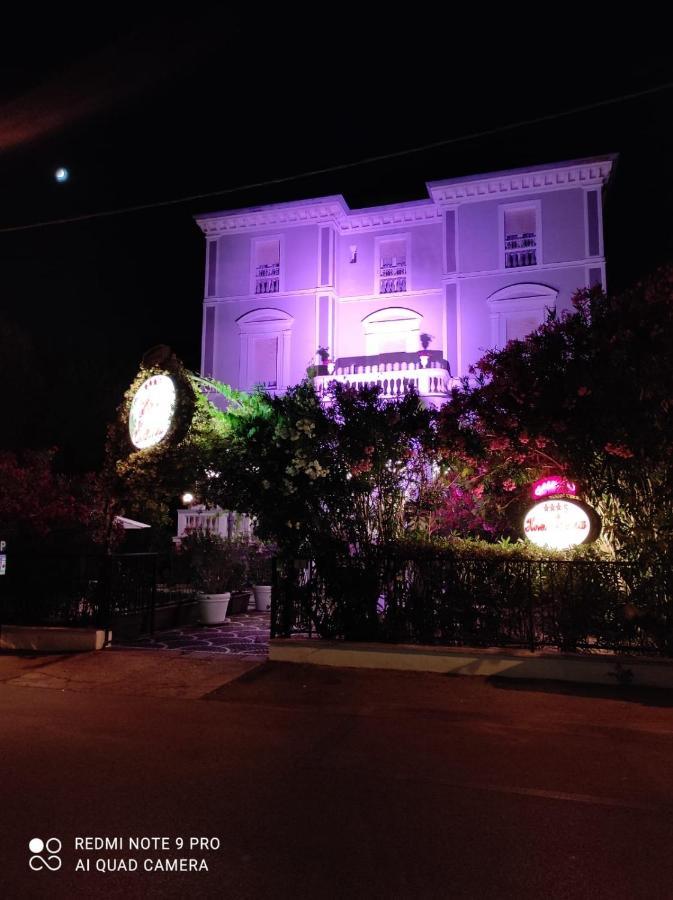 Hotel Esedra 3*