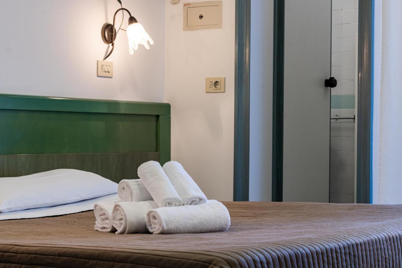 Hotel Esedra 3*