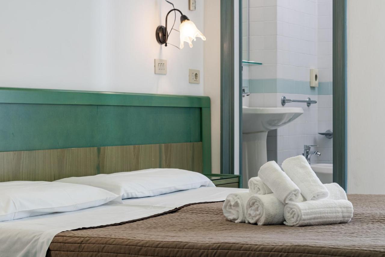 Hotel Esedra 3*