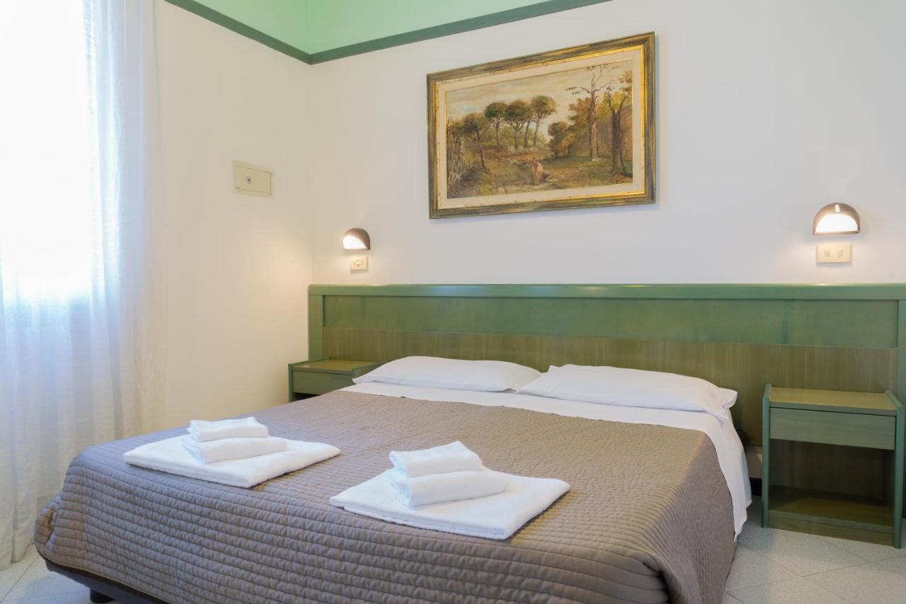 Hotel Esedra 3*