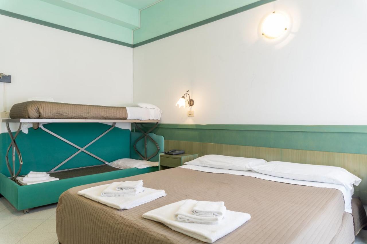 Hotel Esedra 3*