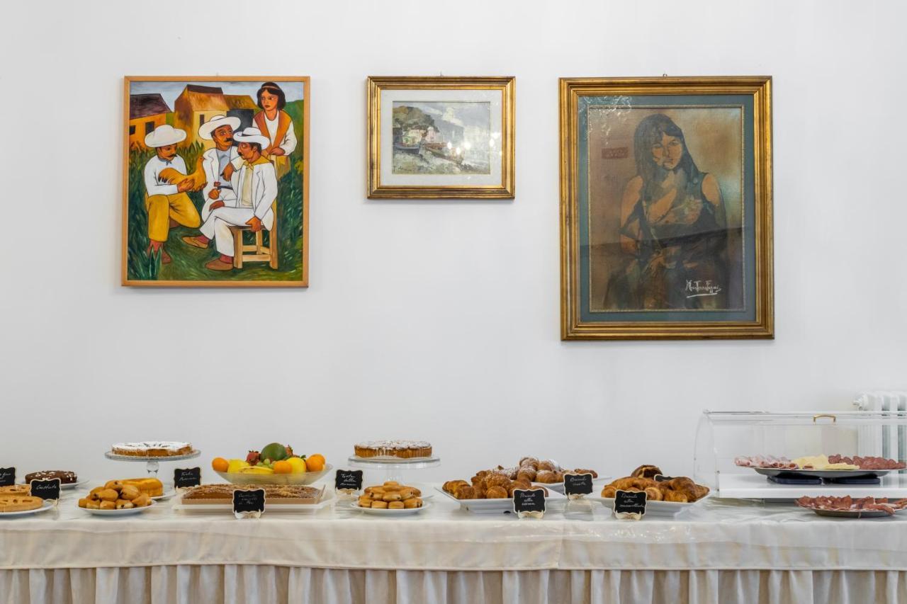 Hotel Esedra 3*