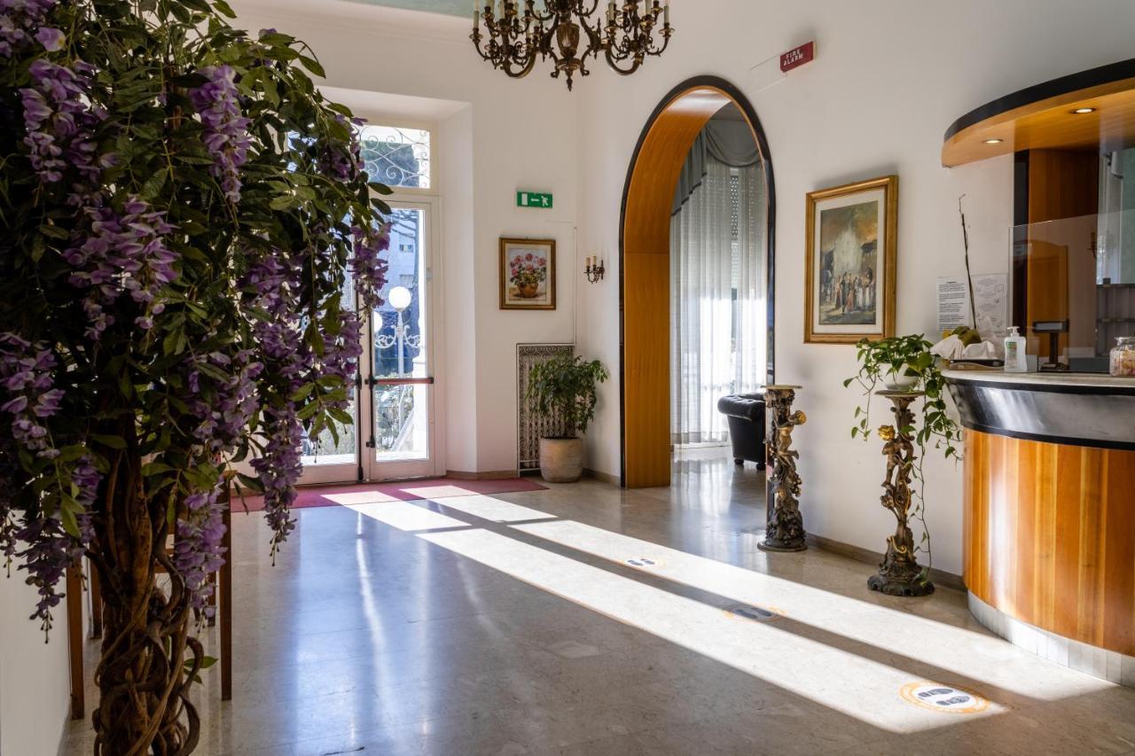Esedra Hotel 3*