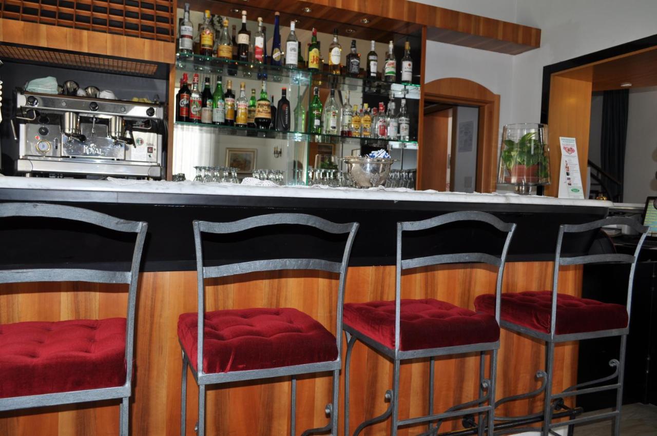 Hotel Esedra 3*